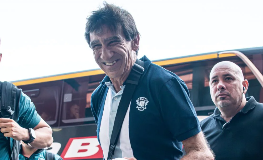 La Academia visita a Caracas por la Sudamericana en medio de críticas.