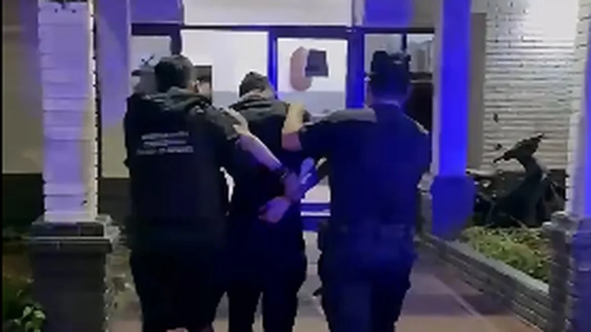 Capturaron en un boliche a un acusado por robo de dólares