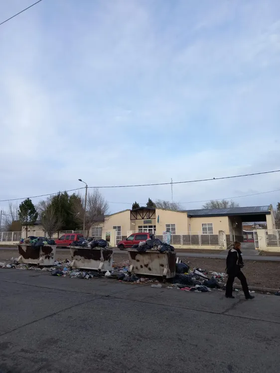 Trelew hoy. postal de la basura-1