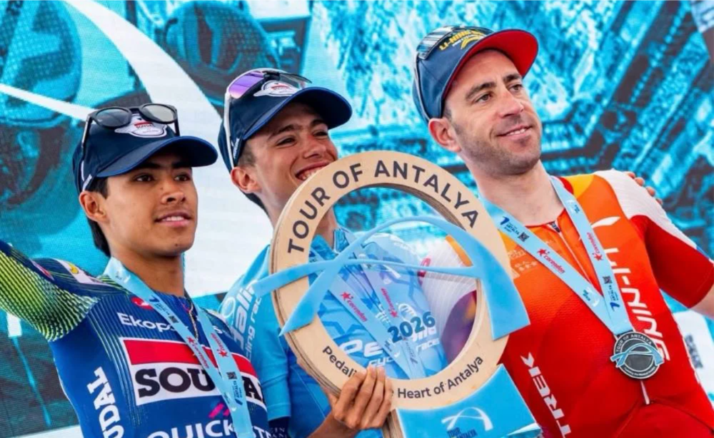 El ciclista argentino terminó tercero en la clasificación general del Tour de Antalya 2026.