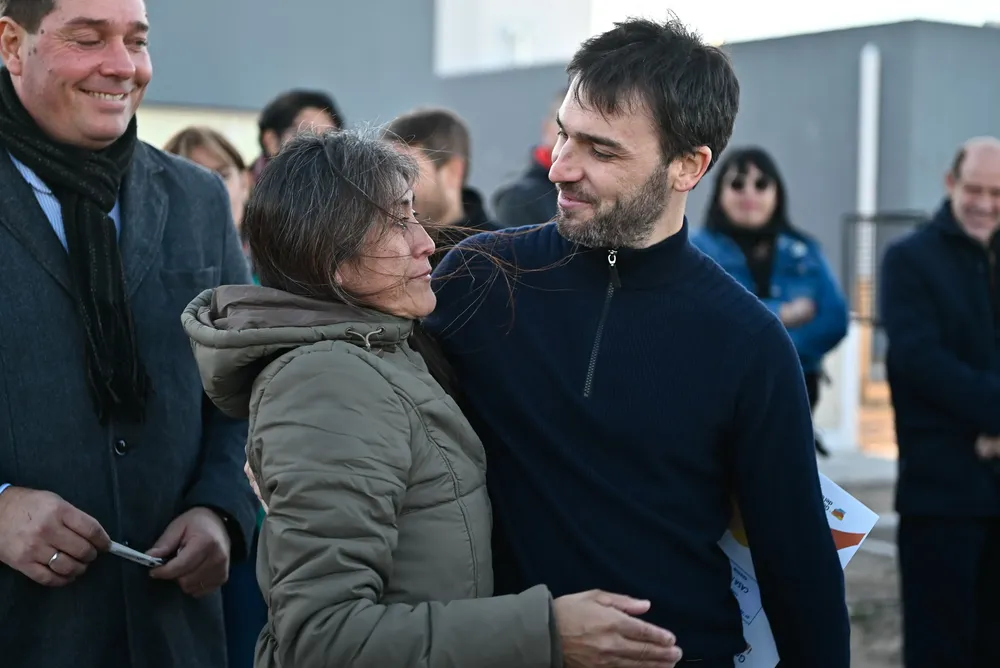 El gobernador entrego 16 nuevas viviendas