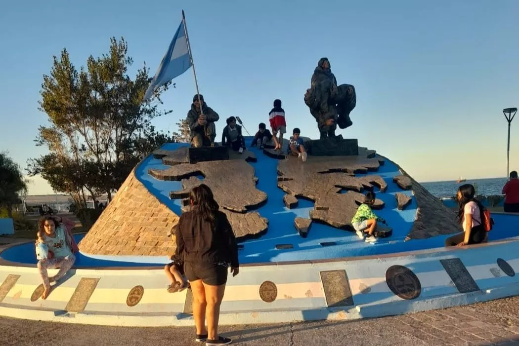 vandalizan monumento caidos (2)