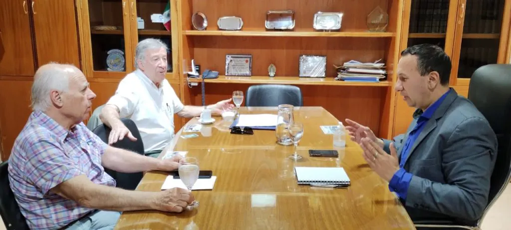 Adran Maderna reunido con la Cooperadora Policial.