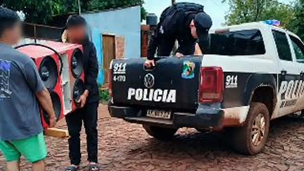 Secuestro de equipo de sonido por el alto volumen