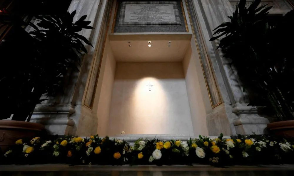 Tumba de Francisco homenaje