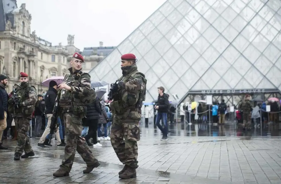 Evacuación del Museo del Louvre por Temor a un Atentado