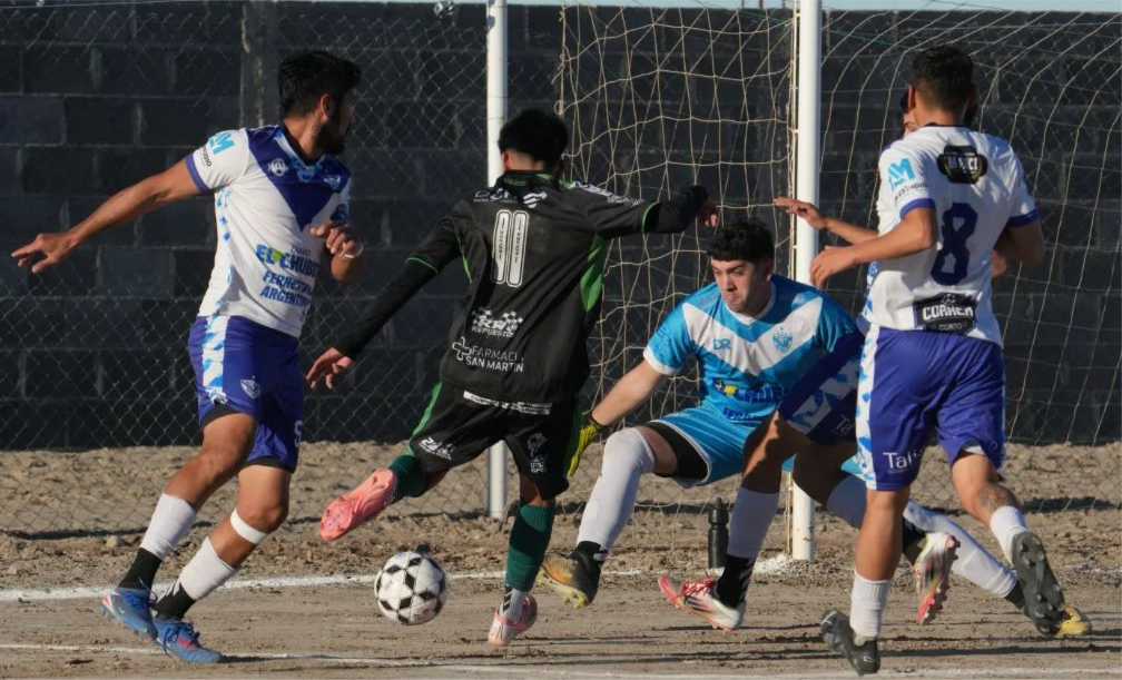 El equipo de Aberasturi derrotó 2-0 al líder de la Zona 1.
