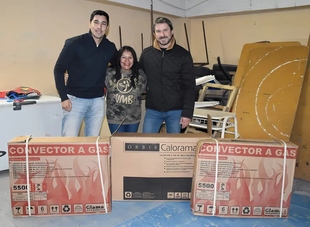 Merino y funcionarios con vecinos del Presidente Perón