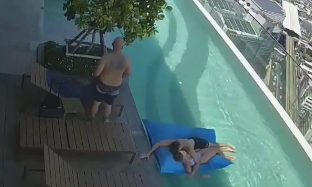 Pareja se salva en el terremoto de Myanmar