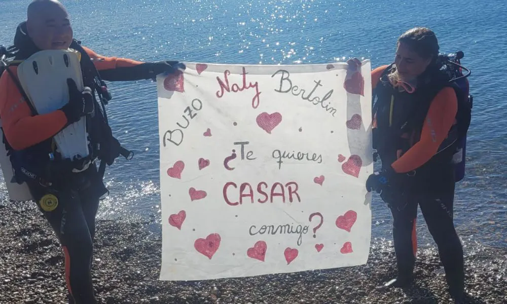 Buzos se comprometieron debajo del mar