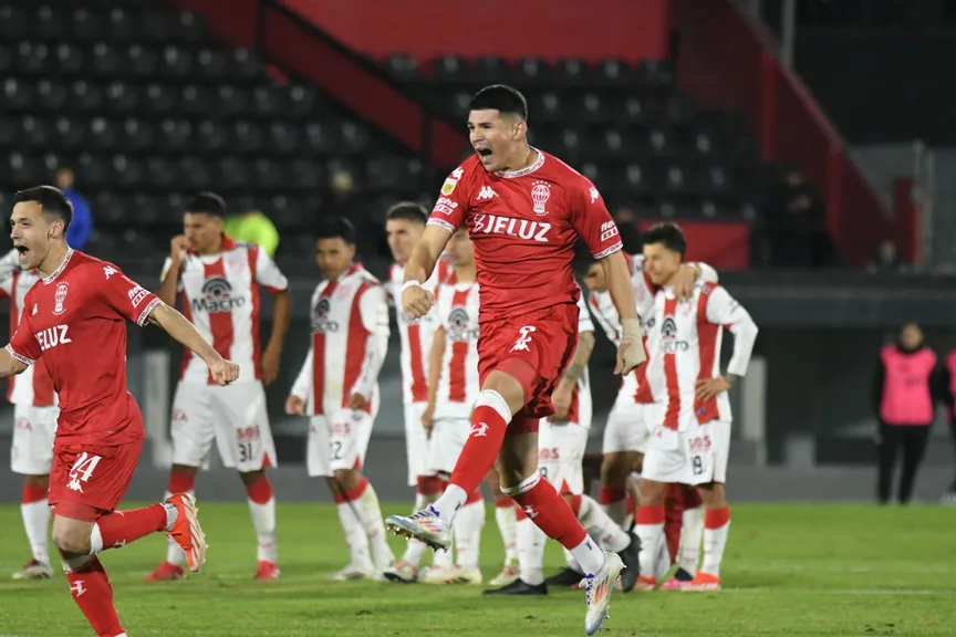 Tras un empate sin goles ante Instituto, el Globo avanzó a octavos. 1