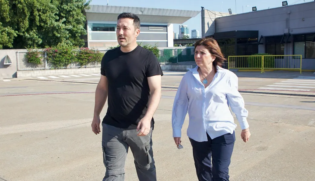 VECINOS INCREPARON A BULLRICH Y PETRI DURANTE SU RECORRIDA