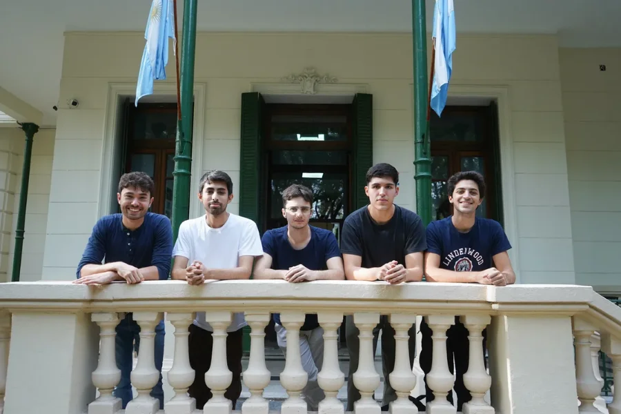 Parte del equipo de la facultad de Ingeniería de la UNLP que trabaja en el proyecto CANSAT