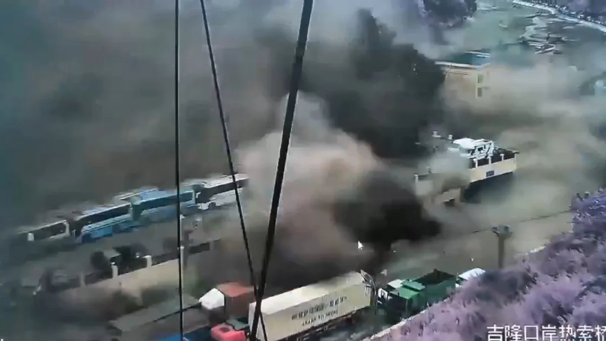 Avalancha de lodo en China. Foto Captura de video