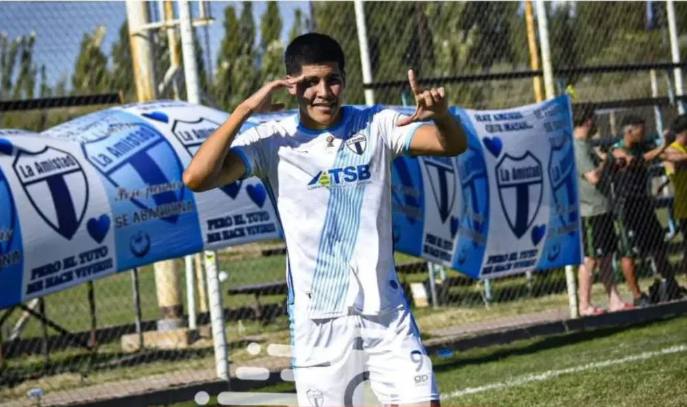 La Amistad de Cipolletti goleó 3-0 a Boxing de Río Gallegos