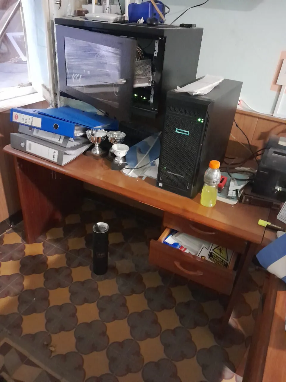 Robo Gaiman- 1 estación de servicio