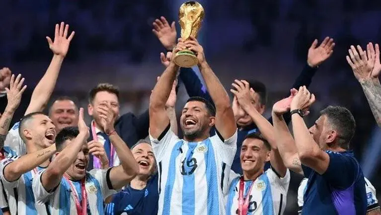 EL KUN AGÜERO PODRÍA VOLVER AL FÚTBOL PROFESIONAL