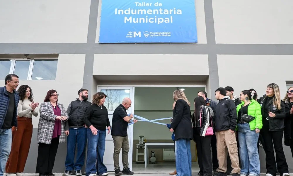 Inauguración del taller de indumentaria municipal