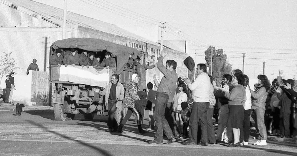 MI ARCHIVO - Malvinas - Imagen Emeroteca biblioteca Sarmiento