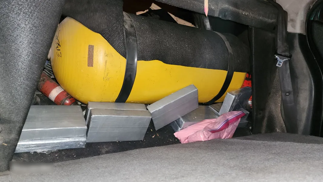 Manejaba su taxi con 26 kilos de cocaína ocultos