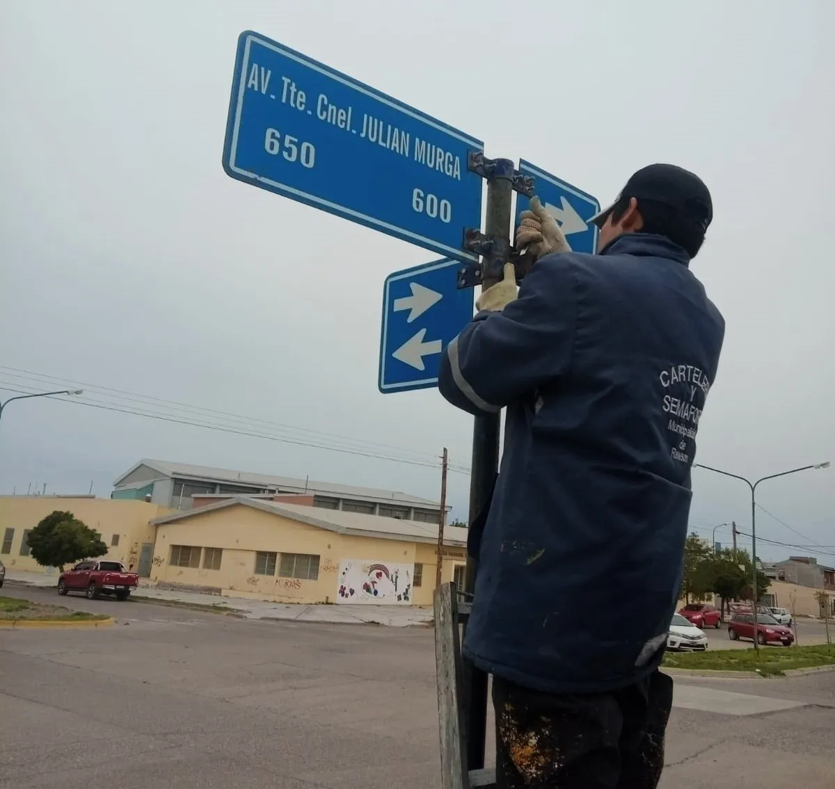 Municipio realiza reparación de semáforos y cartelería en Rawson