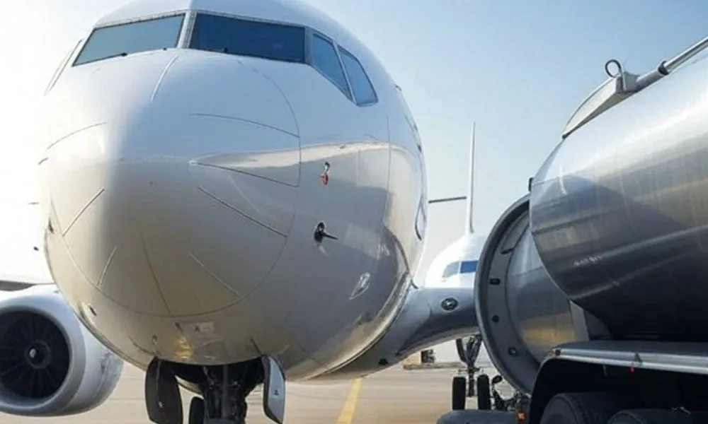 avión recarga combustible imagen ilustrativa generada por LA!7