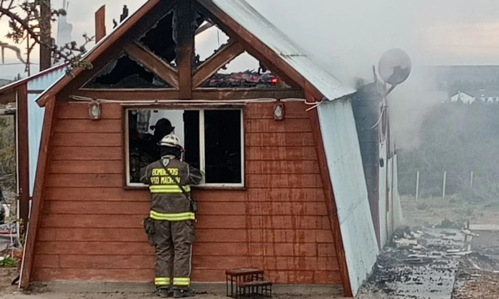 Explosión e incendio de una casa en El Doradillo