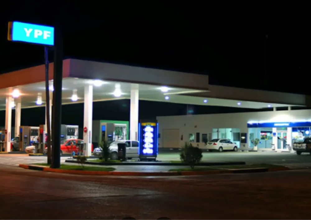 Estación YPF en Juan B. Justo y Dorrego