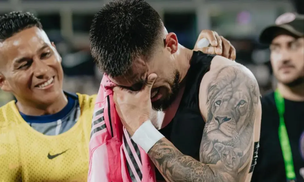 Alan Cantero se quebró al recibir la camiseta de Lionel Messi