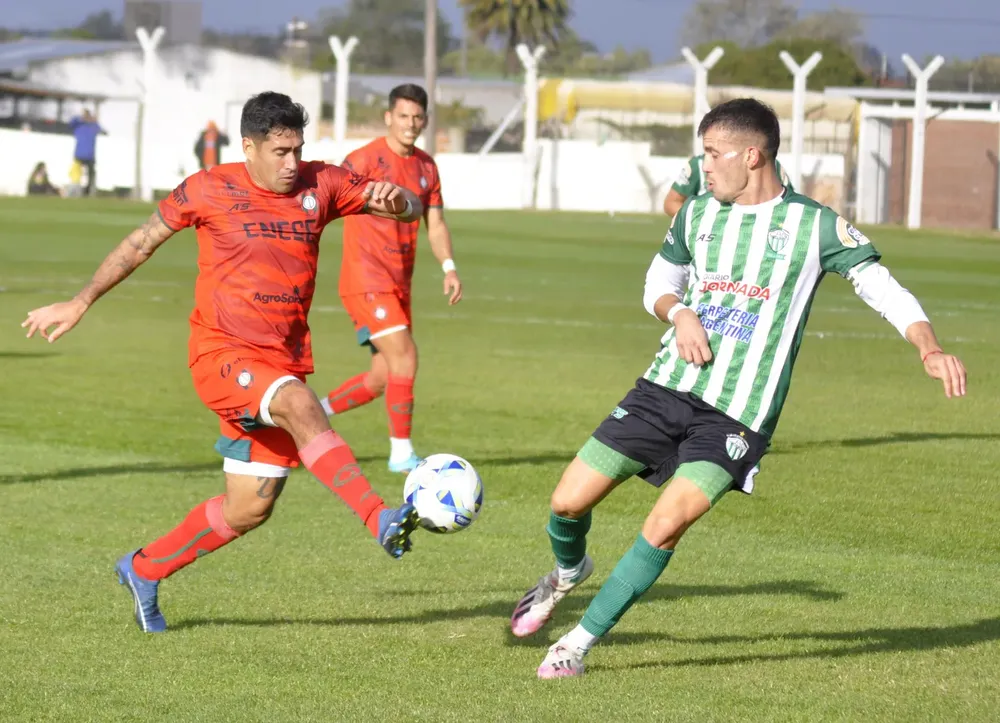 GERMINAL EMPATÓ DE VISITANTE Y SIGUE PUNTERO