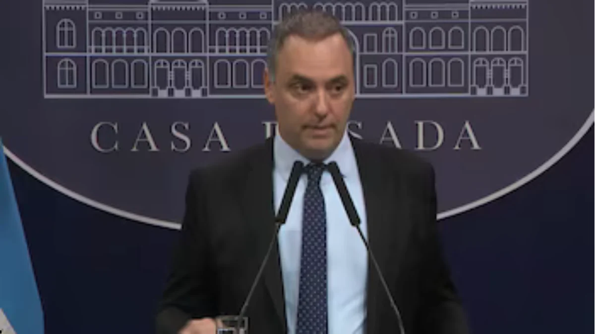 Conferencia de prensa Adorni