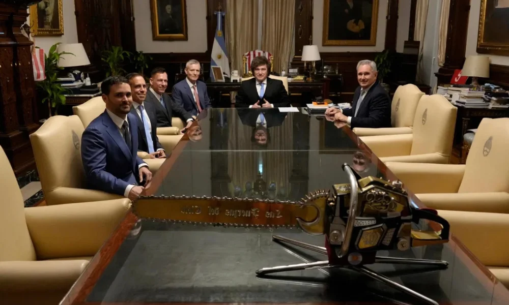 Javier Milei y Pablo Quirno junto al empresario Peter Thiel.