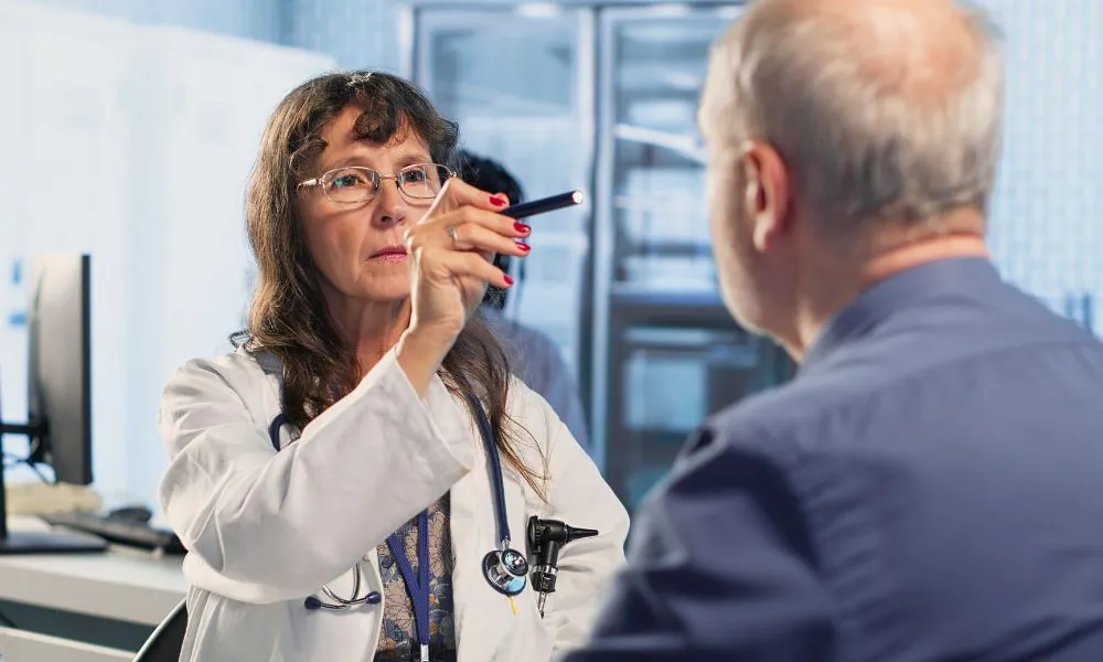 Controles, filtros UV y señales que miran los médicos Foto Freepik