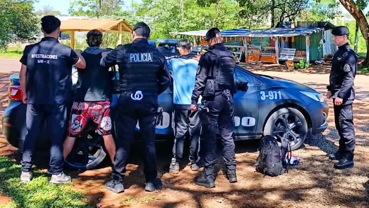 Detienen a dos jóvenes acusados de un robo con cuchillo
