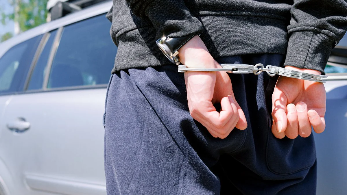 Menores delincuentes menor arrestado foto ilustrativa Fuente Magnific