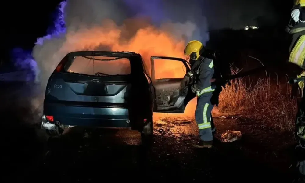 Incendio de vehículo en El Hoyo