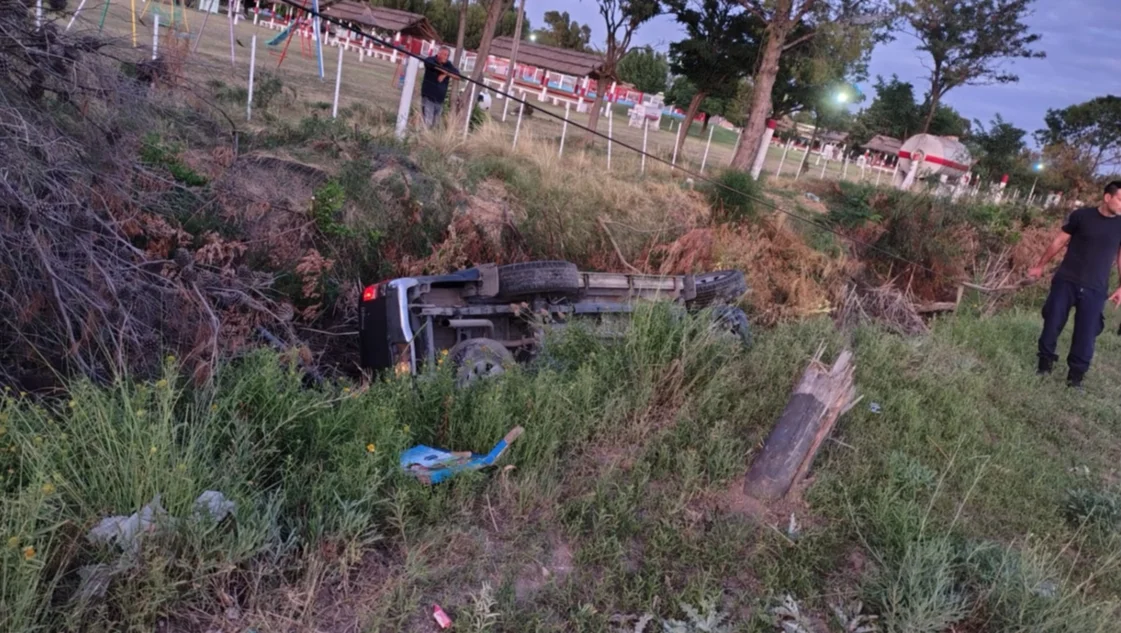 conductor en acequia