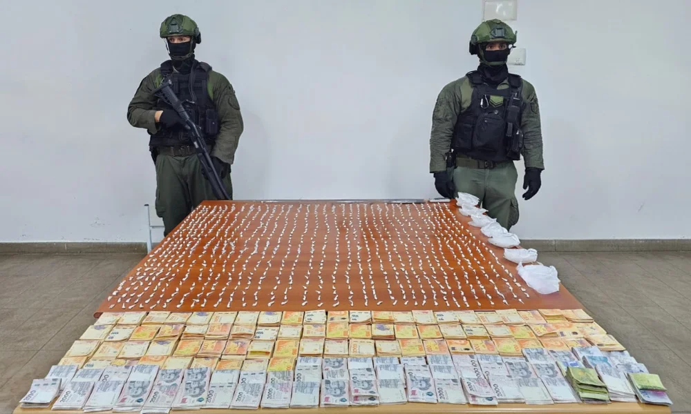 Llevaba más de mil dosis de cocaína en una mochila