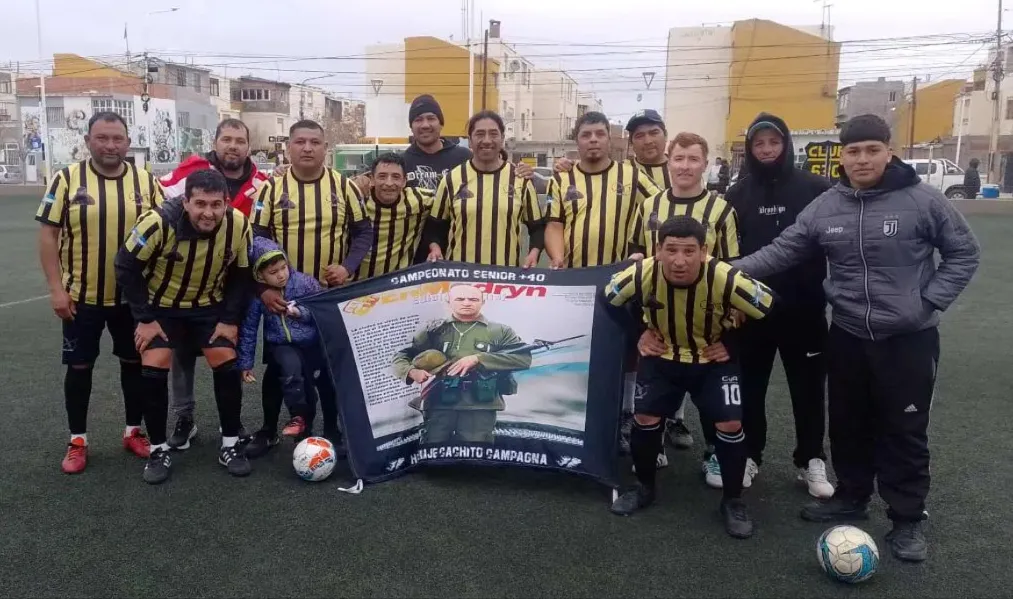 Domingo de fútbol senior en Ruca Hue