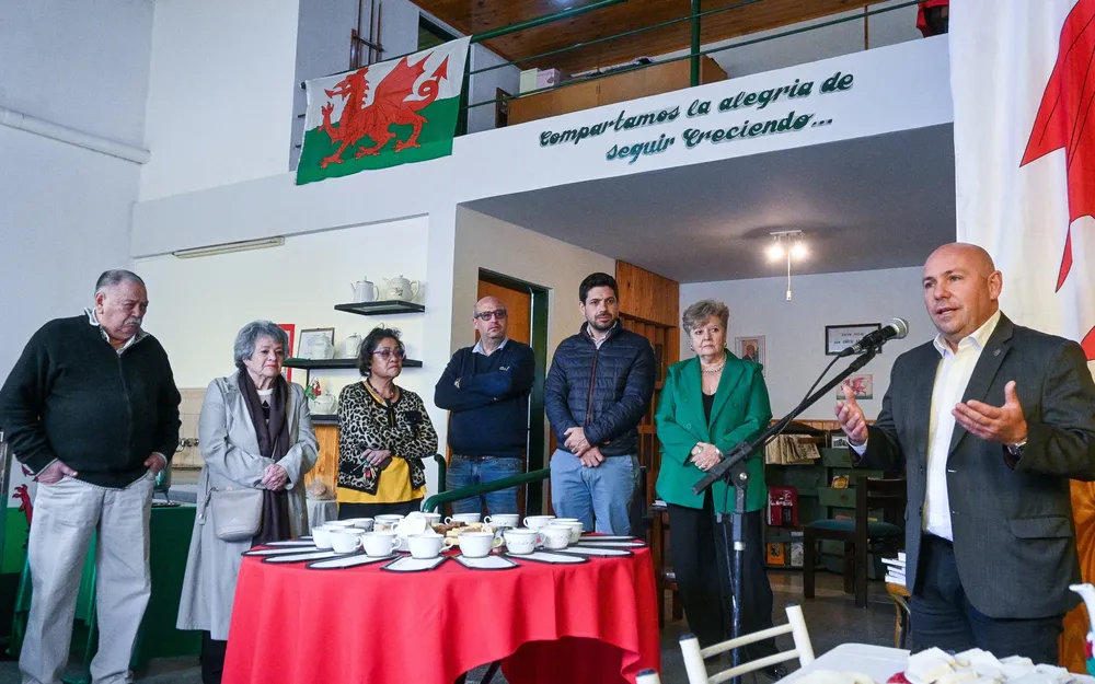 Reabrió el salón Emilio Harriaga