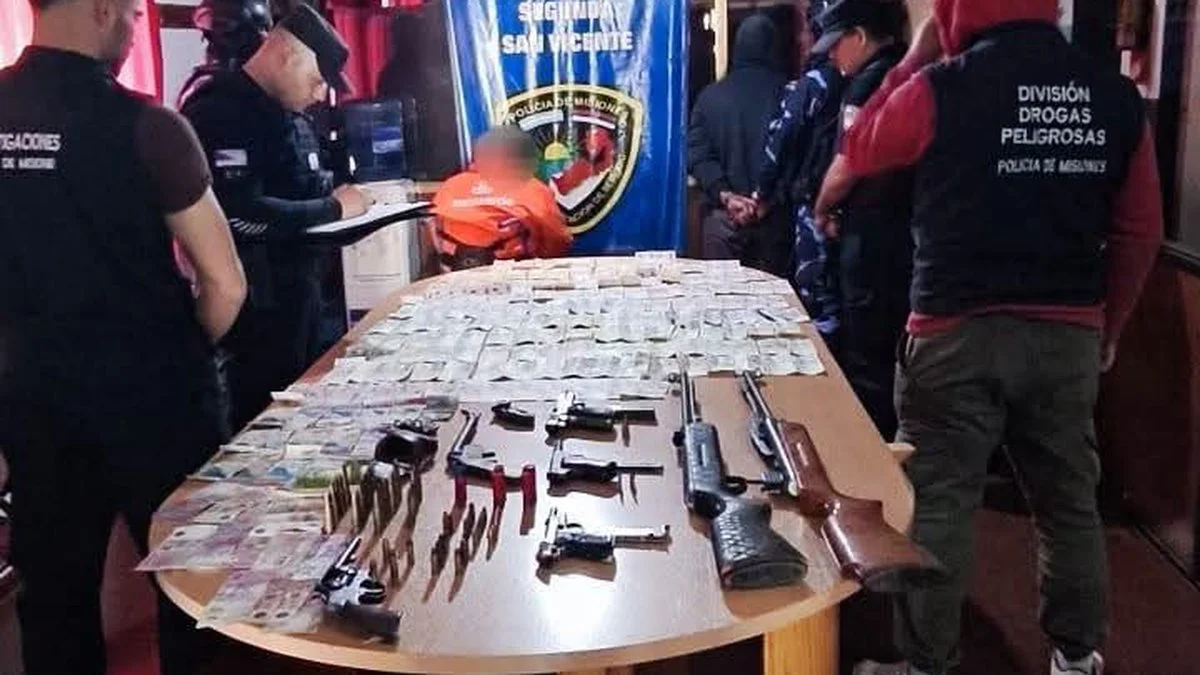 Allanan un búnker donde descubre armas y drogas