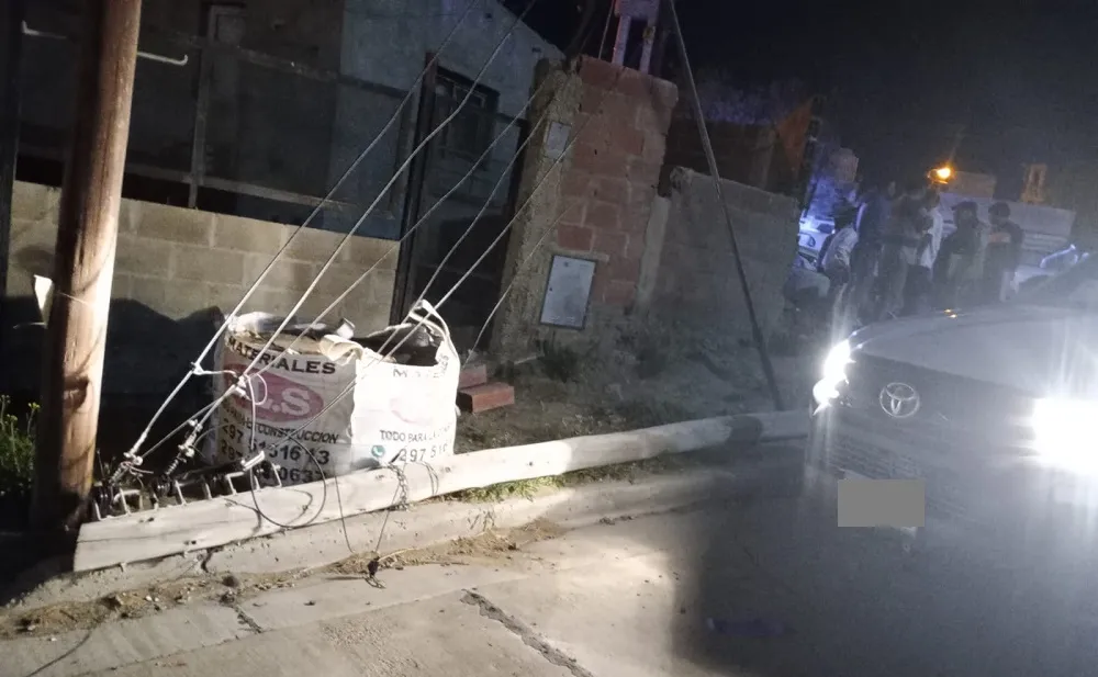 choque poste de luz