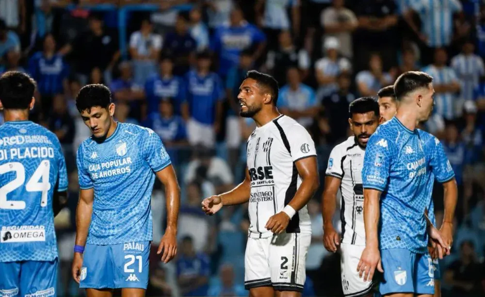 En un partido parejo y con pocas situaciones, el Decano y el Ferroviario empataron 0-0