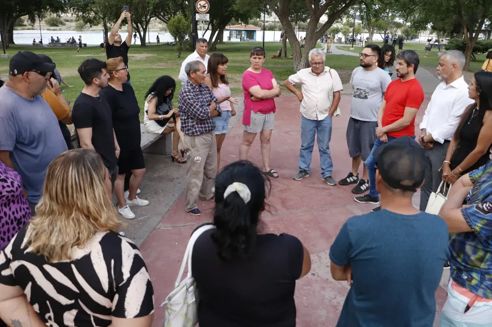 El intendente Merino en la laguna Chiquichano
