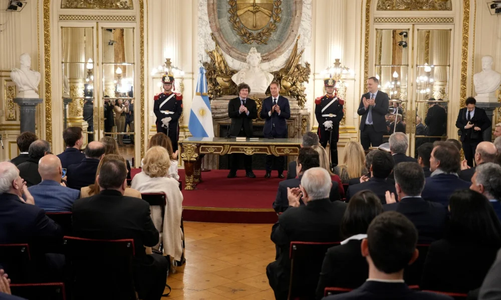Diego Santilli asumiendo el cargo