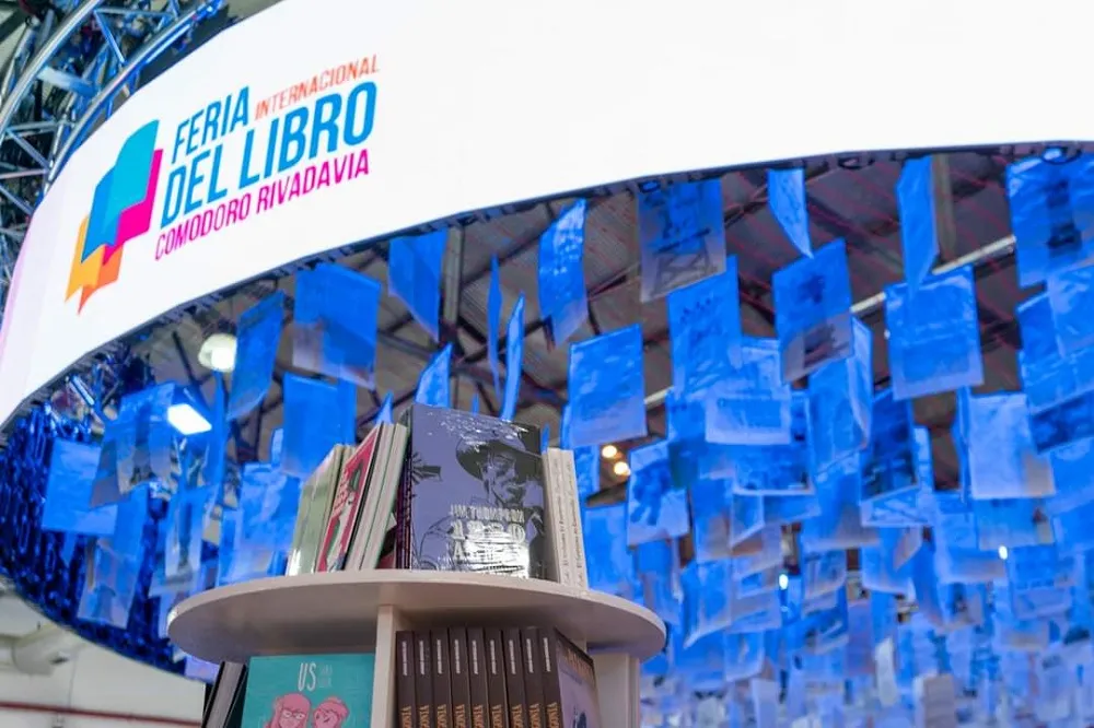 feria del libro en comodoo rivadavia 2024_11zon
