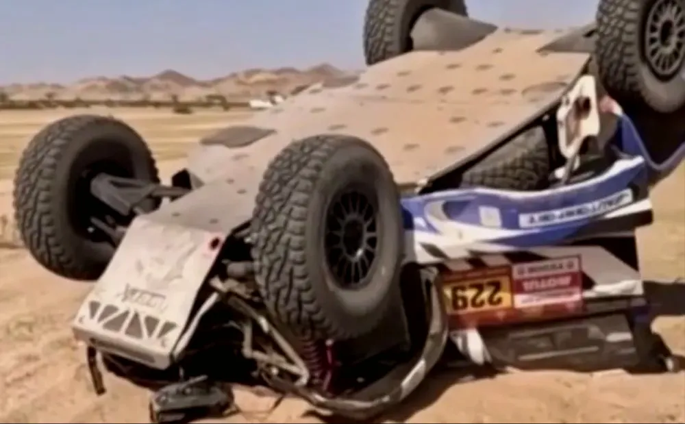 El alemán perdió el control de su Volkswagen en el prólogo del Dakar 2026