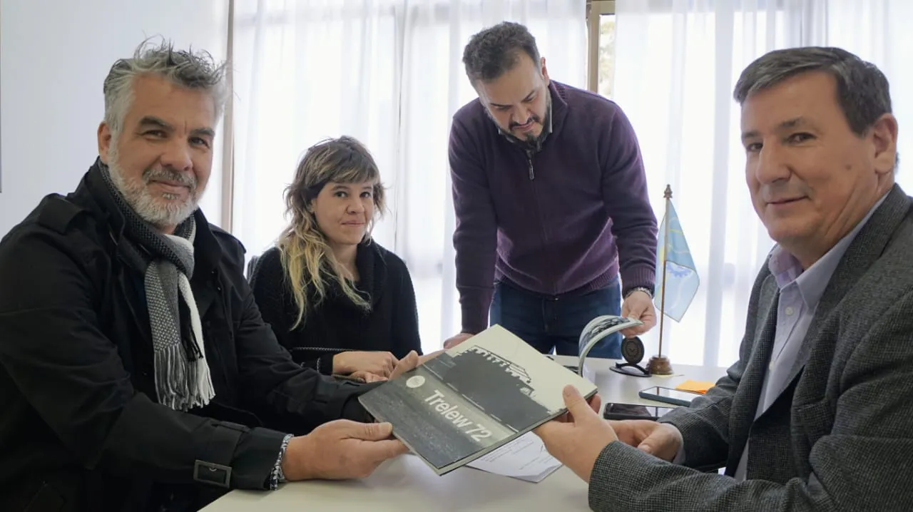 ENTREGA DEL LIBRO TRELEW 72