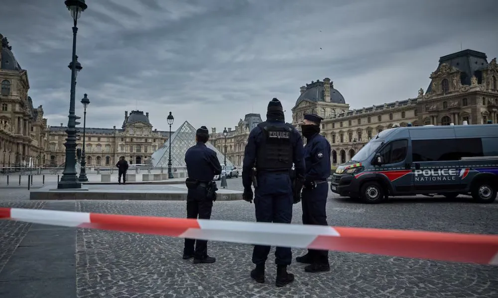 Robo en el Louvre. Foto: Kiran Ridley (Getty) / EL PAÍS