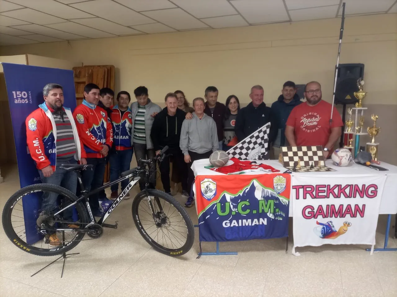 Gaiman festeja a puro deporte